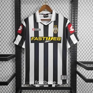 Maillot de foot vintage Juventus 2001 2002 domicile